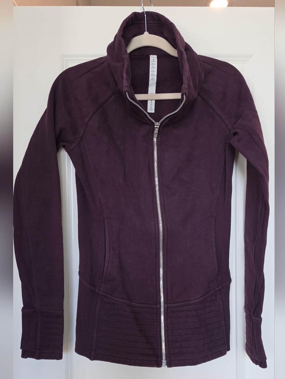 Lululemon Jacket Womens 6 Plum Zip Up Funnel Neck Thumbhole Athleisure Outdoor - Picture 2 of 14